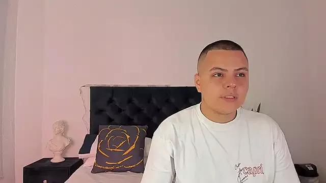 NoahLux from StripChat is Freechat