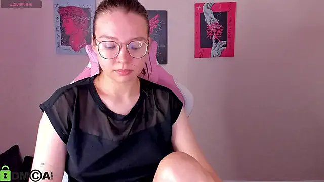 Freechat Nuura_Moore on StripChat