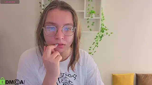 Freechat Nuura_Moore on StripChat