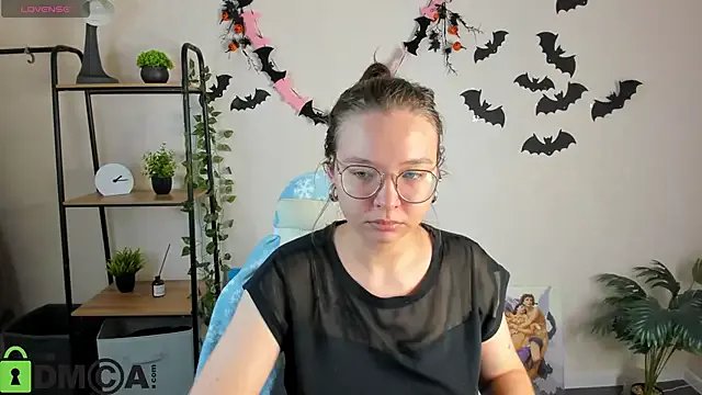 Freechat Nuura_Moore on StripChat