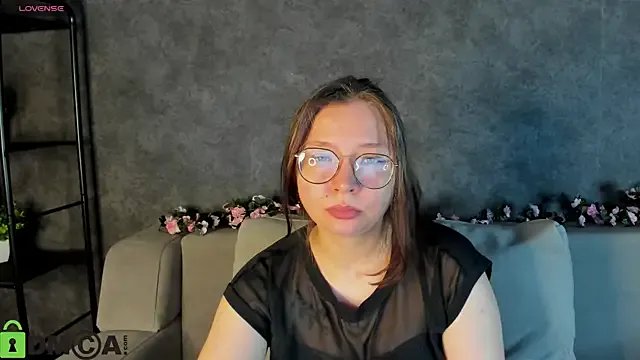 Freechat Nuura_Moore on StripChat