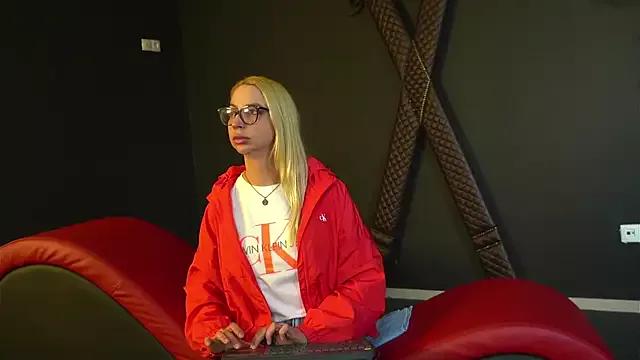 OliviaSmith from StripChat is Freechat