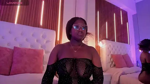 Oshun_Evans from StripChat is Freechat