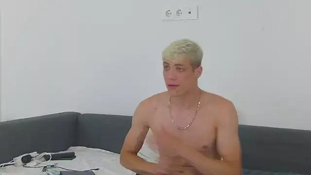 OttisBrawn from StripChat is Freechat