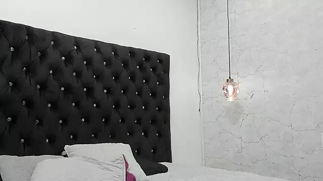 paris_and_luna from StripChat is Freechat