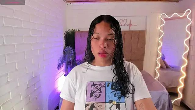 Freechat penelope_tay1 on StripChat