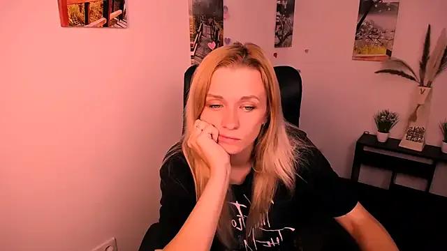 PeppyMia from StripChat