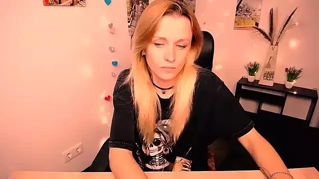 PeppyMia from StripChat