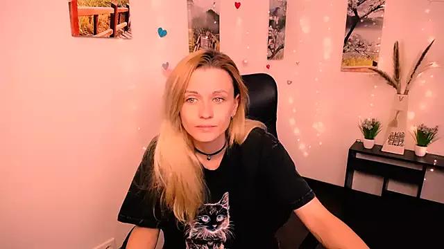 PeppyMia from StripChat