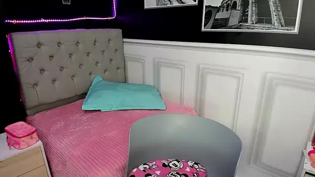 perlarizzo from StripChat is Freechat