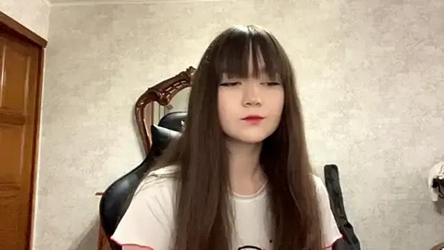 Pikmigirl18 from StripChat is Freechat