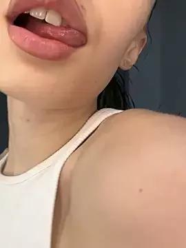 Polli_Kiss from StripChat is Freechat