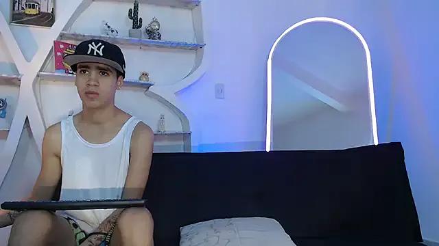 PRETTY_FEM from StripChat is Freechat