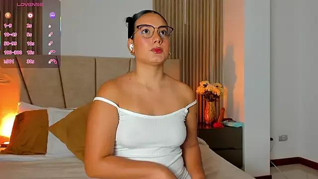 Rachell_Jamess from StripChat is Freechat