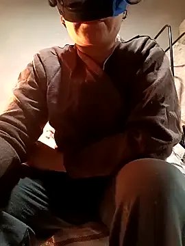 Freechat Raperin2545 on StripChat