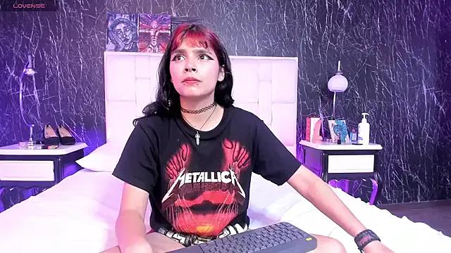 Raven_Rox from StripChat is Freechat