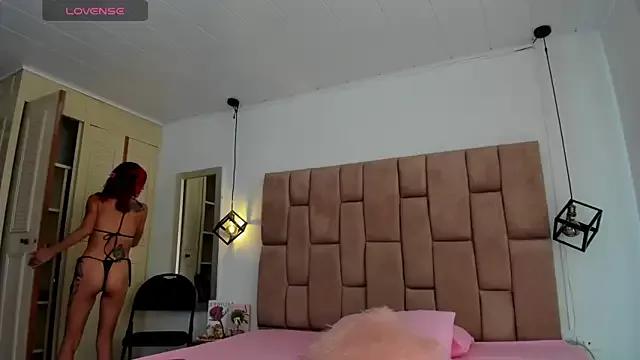 RavynRouge from StripChat is Freechat