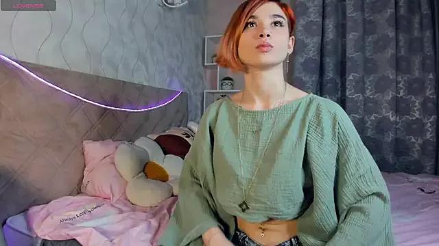 RedLovely from StripChat is Freechat