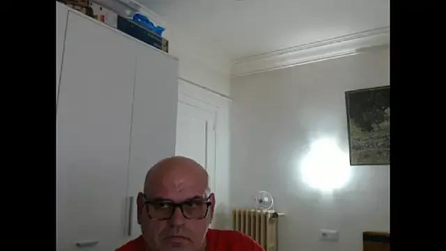 REYI31 from StripChat is Freechat