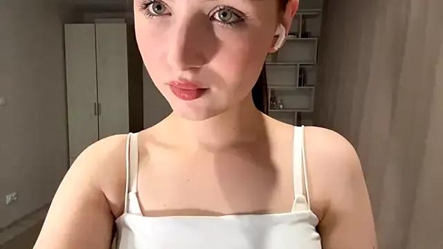 RinaModel from StripChat is Freechat