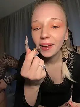 Freechat RollDolls on StripChat