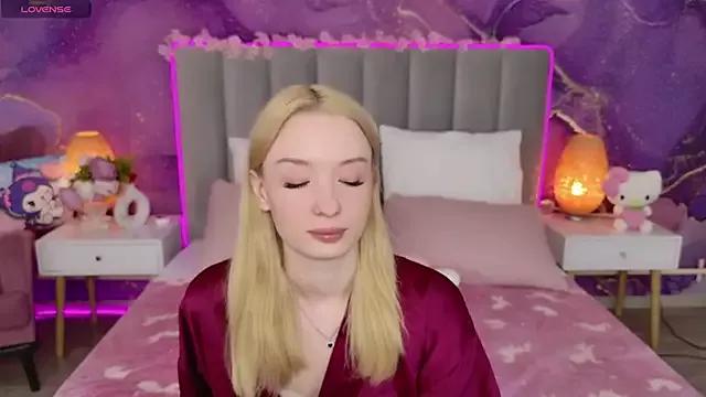 Rose_Kelly_ from StripChat is Freechat