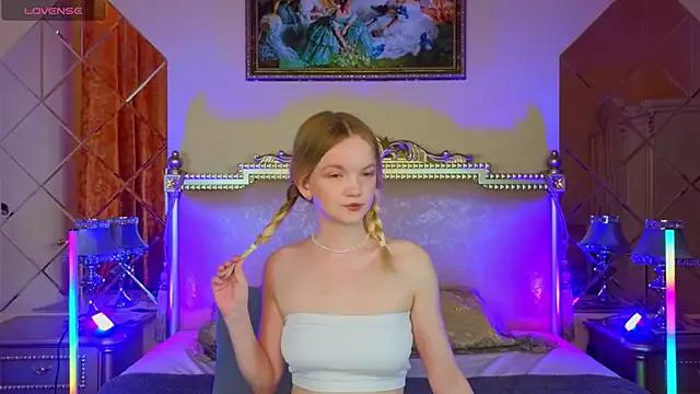RosesKate from StripChat is Freechat