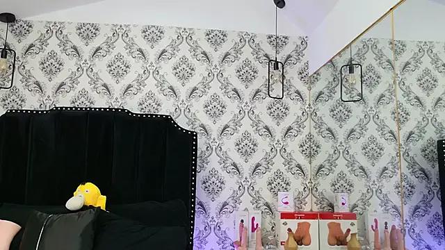 SaaraBrown from StripChat is Freechat