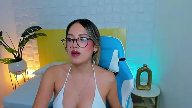 saliha_pinky from StripChat is Freechat