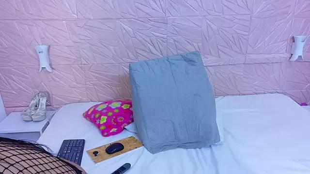 samantha_loren18 from StripChat is Freechat