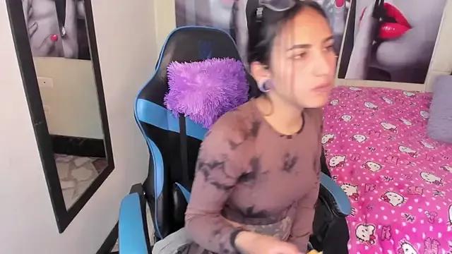 Samanthademonx20_ from StripChat is Freechat