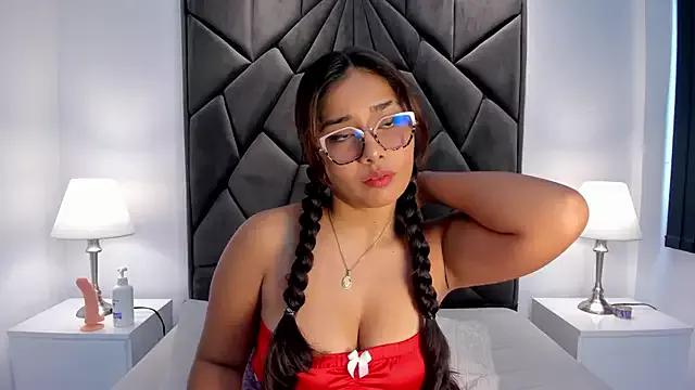 Sara_Monrou_ from StripChat is Freechat