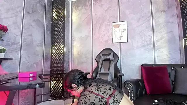 Freechat Saraakushh on StripChat