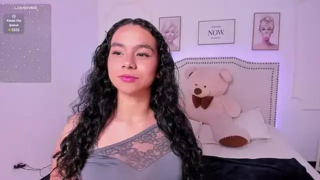Sarah_ortiz from StripChat is Freechat