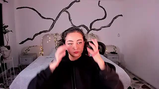 SarahCastro1_ from StripChat is Freechat