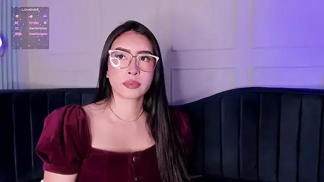 SarahMiler_ from StripChat is Freechat