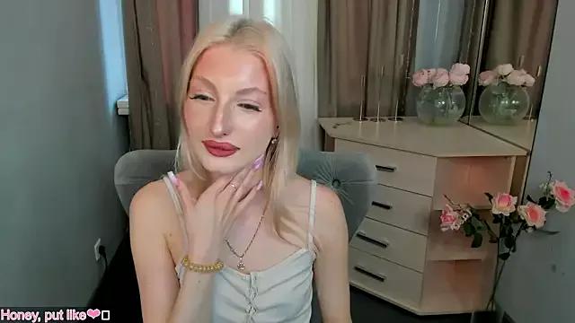 Sarrah_blush from StripChat