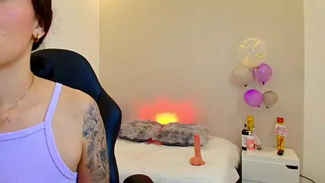 Scaarlettfox from StripChat is Freechat