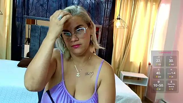 scarlet_milf_ from StripChat is Freechat