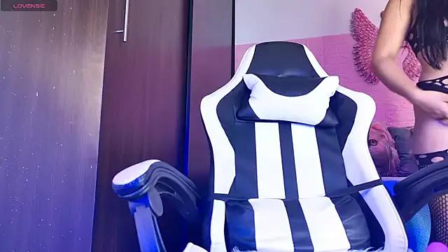 Scarlett099 from StripChat is Freechat