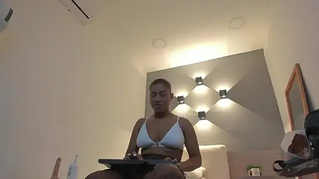 Freechat selena_monroy on StripChat