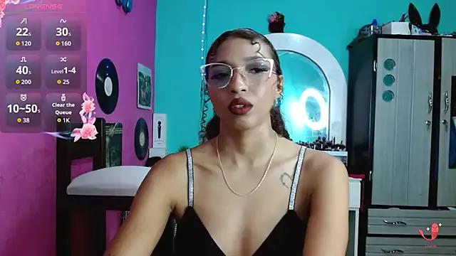 sensitive_brunette from StripChat is Freechat