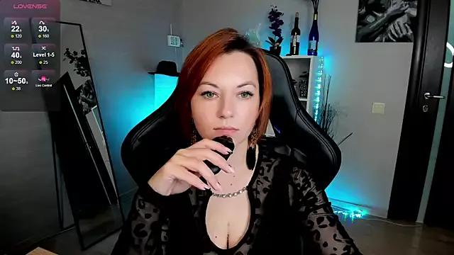 Serena_Woods from StripChat is Freechat