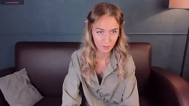 Freechat SerenaCrystall on StripChat