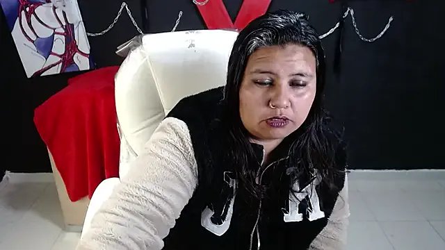 serenamystsh on StripChat 