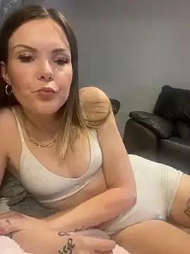Freechat SexyLoLoUK on StripChat
