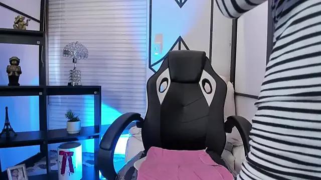 SharonQueen1 from StripChat is Freechat