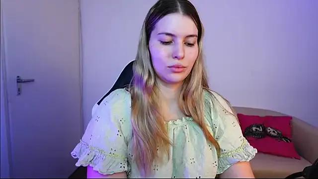Freechat ShyHotNerd on StripChat