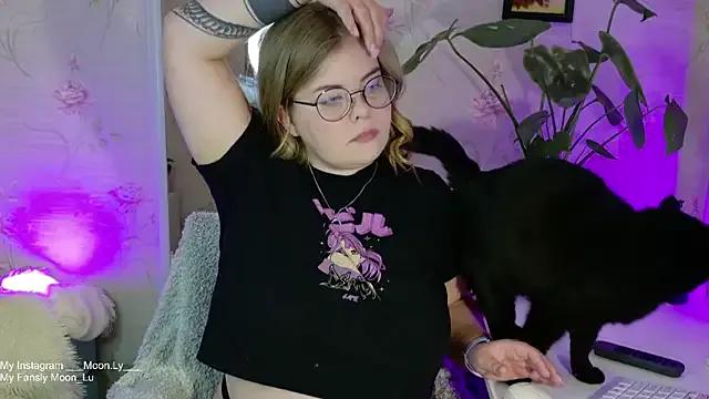 sinnamon_ from StripChat is Freechat