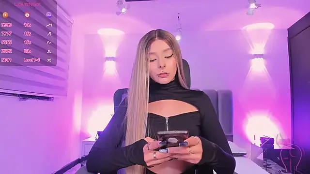 SkyThompson from StripChat is Freechat